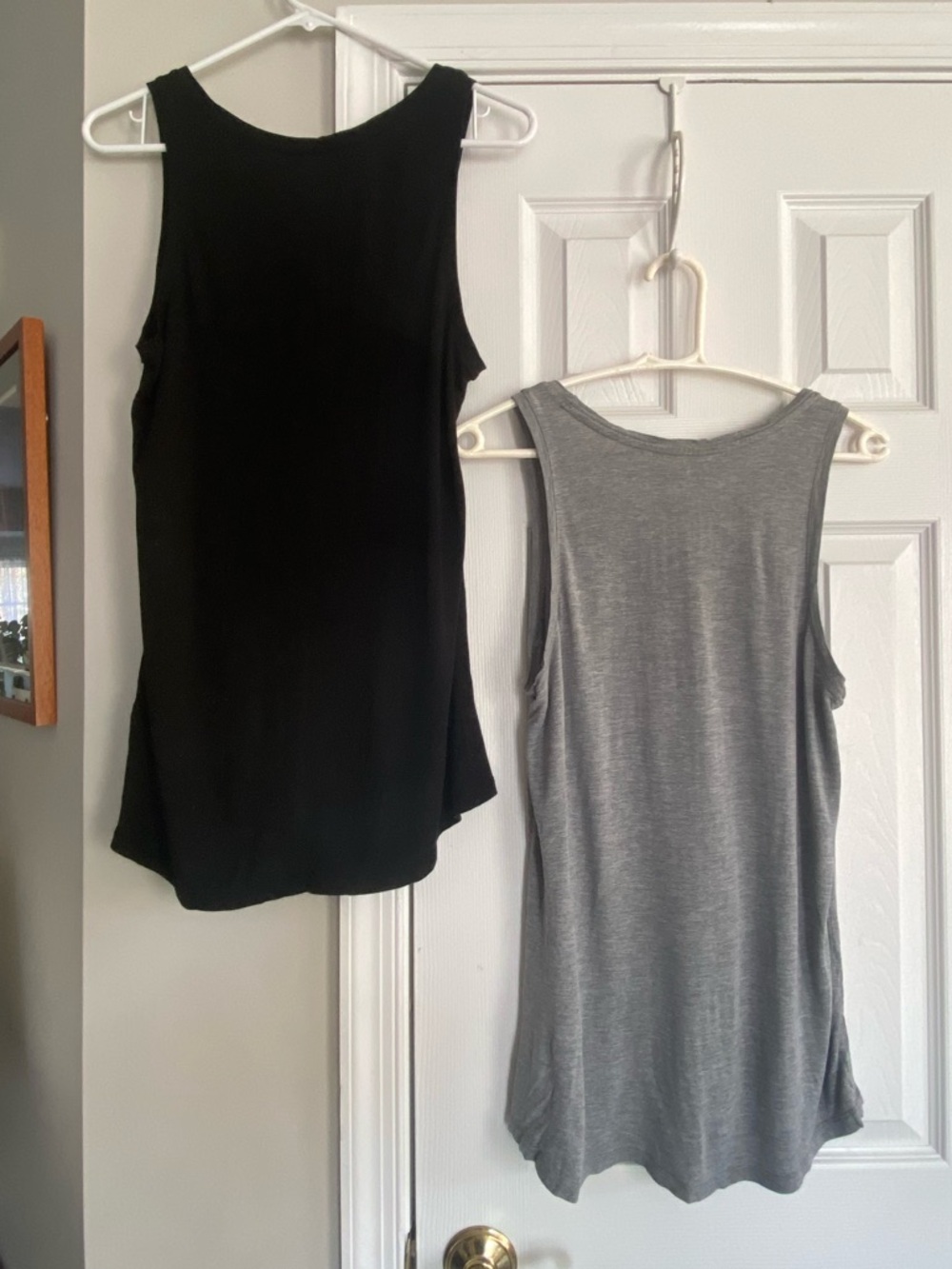 SET (2) GAP LUXE SLEEVELESS TANK TOP - Picture 5 of 7